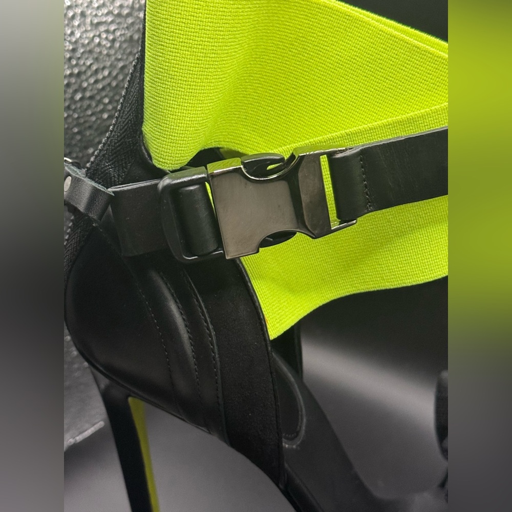 Balmain
Runway Heels Size 38 Neon Strap Black Tulle Ruffle Sandals - Picture 4 of 14